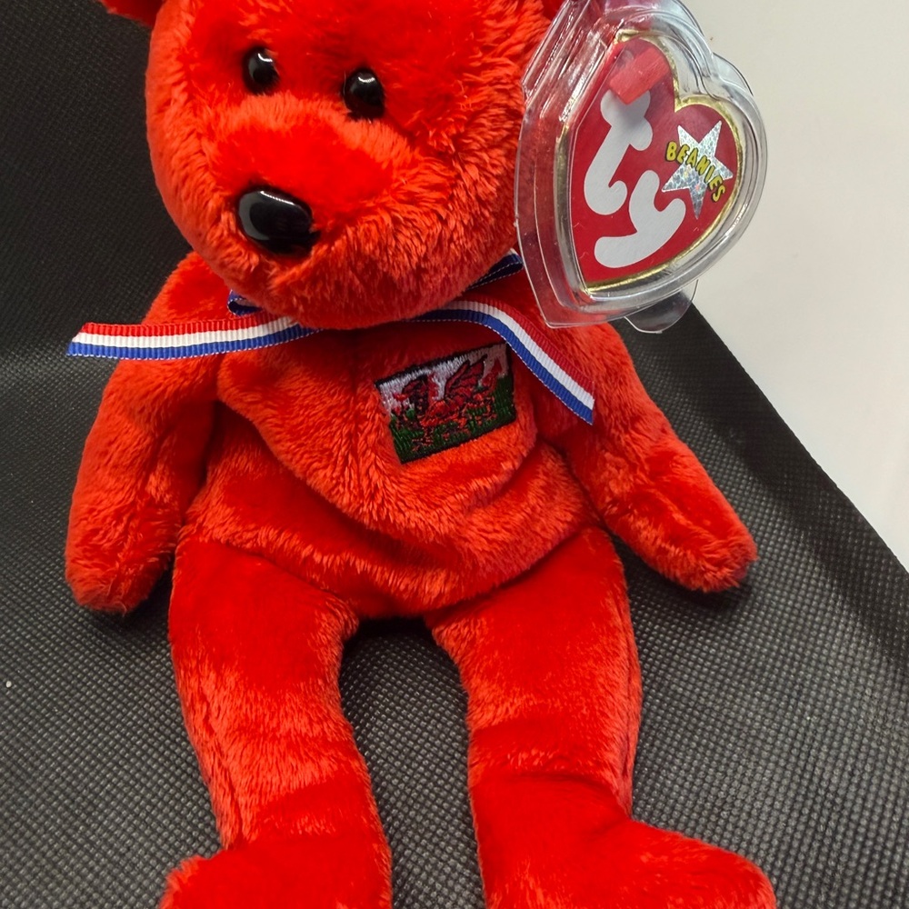 TY Beanie Baby Wales Bear 2001 Red Plush w/ Tag Welsh Flag Vintage